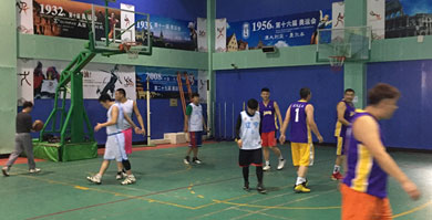 2015年12月21日与合作单位间进行友谊篮球赛